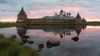 Соловецкий кремль со стороны Святого озера