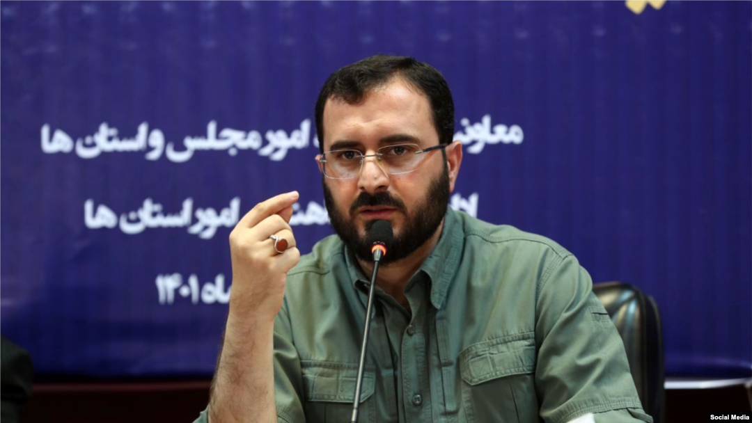 محمد هاشمی، قائم مقام وزیر ارشاد، گفته که «هزار هنرمند» با اعتراضات اخیر همراه بوده و «۳۰۰ هنرمند» به این وزارتخانه توجهی نداشتند