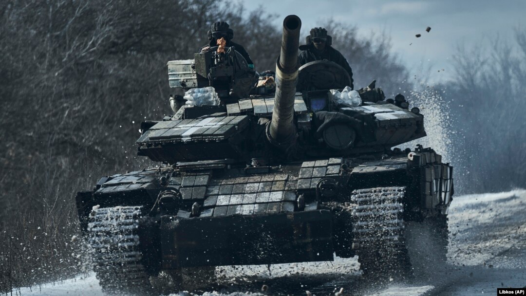 În 24 februarie 2022, preşedintele rus Vladimir Putin lansat invazia în Ucraina. Trupele rus au cucerit oraşul Herson pe 3 martie şi au încercat să încercuiască Kievul.