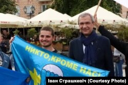 Іван Страшкевіч і палітык Павал Латушка, архіўнае фота