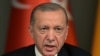 A török elnök sajtótájékoztatója Isztambulban 2023. július 7-én