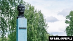 Памятник Ивану Куратову