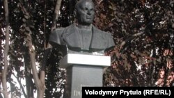 Памятник советскому диссиденту, генерал-майору Петру Григоренко в Симферополе