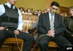 Ramil Szafarov a budapesti tárgyalóteremben 2006. április 13-án, amikor a bíróság kihirdette az életfogytiglani ítéletet