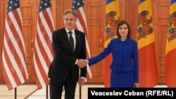U.S. Secretary of State Antony Blinken and Moldovan President Maia Sandu pose after a joint news conference in Chisinau on May 29.