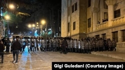 Полицейские и спецназ мобилизованы на улицах 9 апреля и Чичинадзе