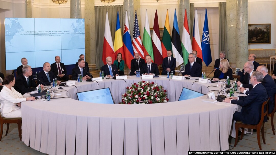 Президентите на България, Полша, Румъния, Унгария, Словакия, Литва, Латвия и Естония и чешкият премиер, се срещнаха във Варшава с американския президент Джо Байдън и с генералния секретар на НАТО Йенс Столтенберг