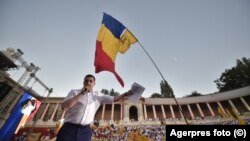George Simion a anunțat sâmbătă, 15 iunie 2024, la Arenele Romane din București, că intră în cursa pentru funcția de președinte al României.