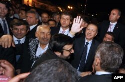 سفر اردوغان به تونس در سال ٢٠١١ و استقبال راشد غنوشی از او در فرودگاه