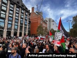 Mii de persoane au protestat sâmbătă la Londra pentru încetarea focului în Fâşia Gaza.