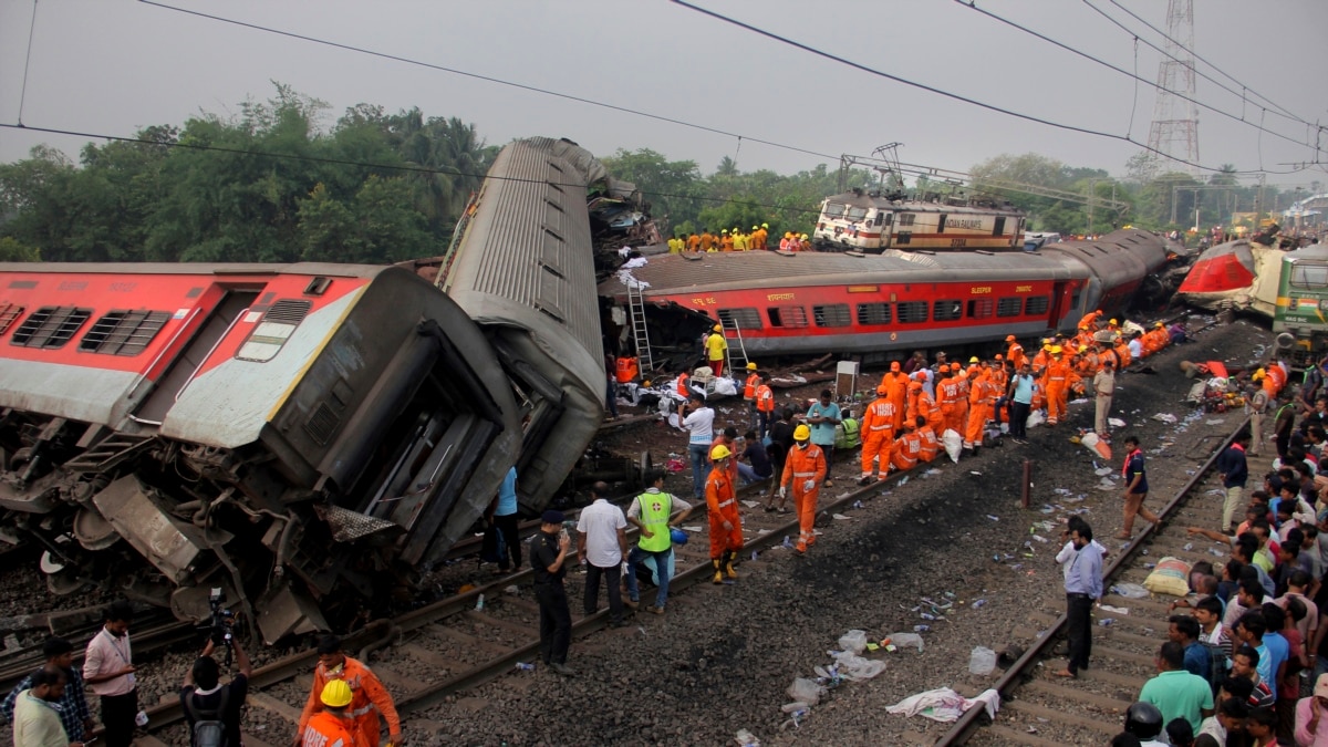 У залізничній катастрофі в Індії загинуло близько 290 людей