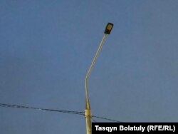 Прожектор без освещения в городе Усть-Каменогорске Восточно-Казахстанской области. 22 февраля 2024 года
