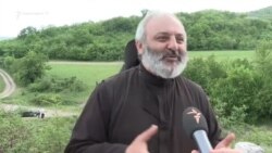 Իշխանությունը մեղադրում է, Բագրատ սրբազանն՝ օրհնում