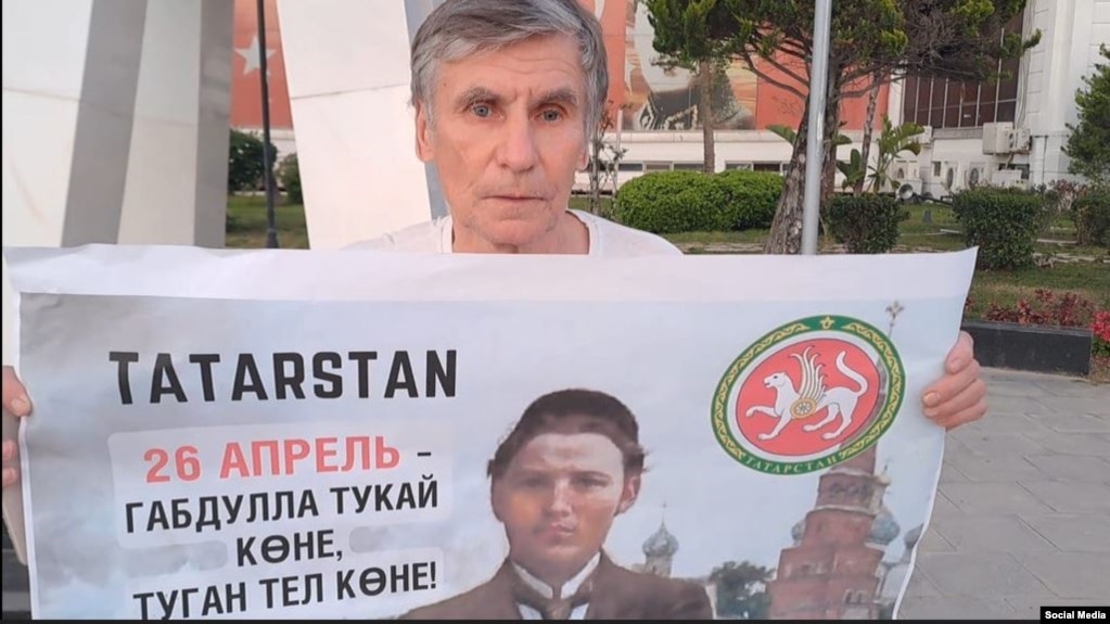 Фәрит Зәкиев Антальядә һәрдаим төрле пикетларга чыга, митингларда катнаша