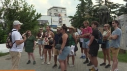 Приказни за Скопје кои ги нема на интернет - прошетка со странски туристи
