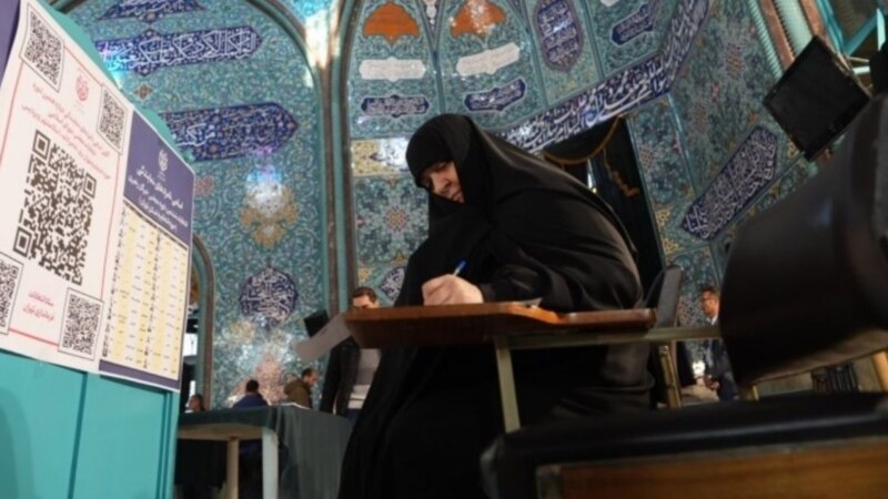 Парламентарни избори во Иран, Хамнеи меѓу првите гласачи