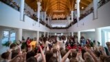 A Boldog Salkaházi Sára Egyházi Iskolaközpont ünnepélyes átadása a felvidéki Szepsin 2022. március 23-án