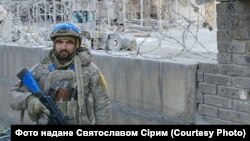 Військовослужбовець бригади спеціального призначення НГУ «Азов» Святослав Сірий на заводі «Азовсталь» під час оборони Маріуполя у березні 2022 року