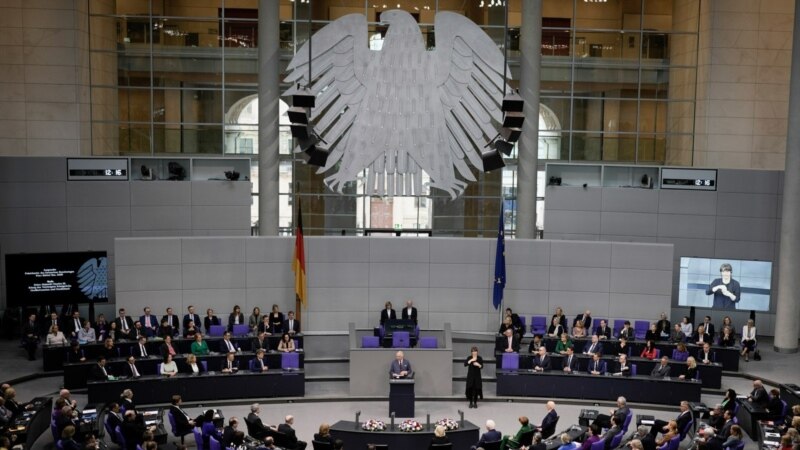 Čarls Treći u Bundestagu poručio da je ruska invazija pretnja demokratskim vrednostima