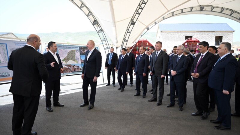 Кыргызстан Азербайжанга белек катары мектеп куруп баштады