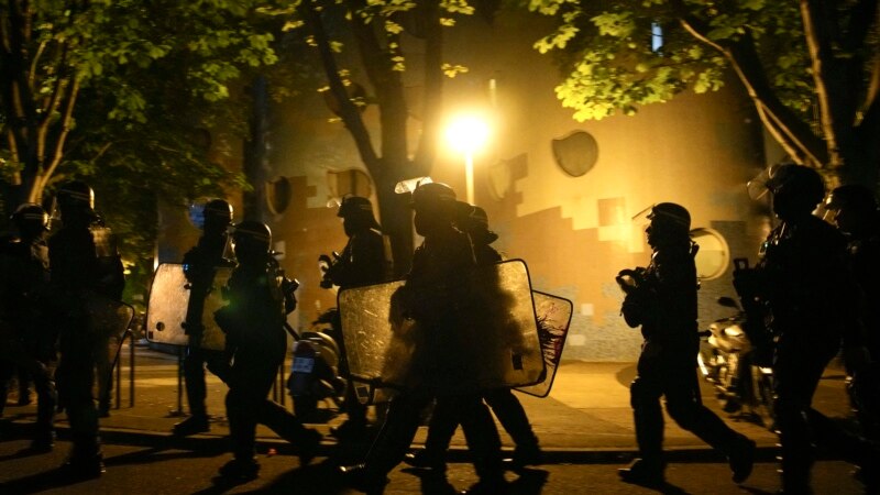 Gati 1.000 të arrestuar brenda natës gjatë protestave në Francë