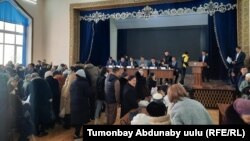 Депутаттар турак-жай үлүшчүлөрү менен жолугушту. Бишкек. 27-февраль, 2024-жыл