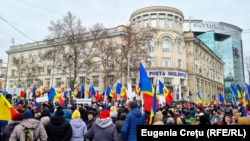 Waving Moldovan flags at a rally organized by the Kremlin-friendly Shor Party on February 28 in Chisinau, the crowd called for the country's new pro-Western government "not to involve the country in war." 