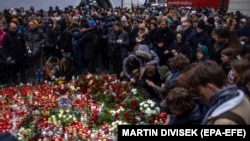У Празі вшановують пам’ять жертв масового вбивства в університеті (фоторепортаж)