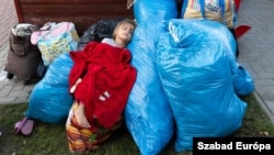 Ukrainian Refugees Homeless After Hungary Limits Support