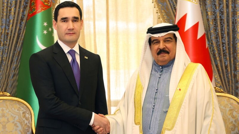 Türkmen prezidenti Bahreýniň patyşasy bilen gepleşik geçirdi