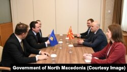 Премиерот на Северна Македонија, Димитар Ковачевски, на маргините на Економскиот форум кој се одржува во Скопје, одржа средба со косовскиот премиер, Албин Курти. 01 март 2023