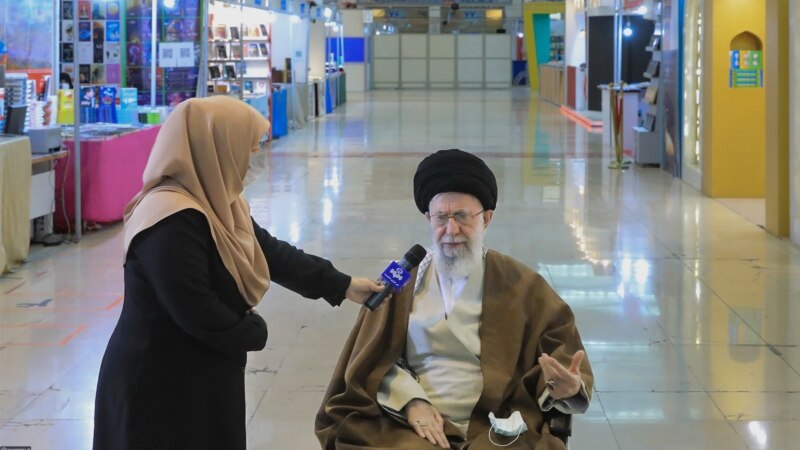 نمایشگاه کتاب تهران؛ خریدهای علی خامنه‌ای چه پیام‌هایی دارد؟