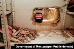Tuneli shihet përmes murit të thyer të depos së Gjykatës së Lartë në Podgoricë.