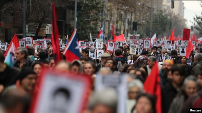 Памятный марш в преддверии 50-й годовщины военного переворота в Чили 1973 года. Сантьяго, 10 сентября 2023 года