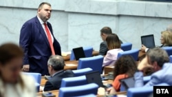 Делян Пеевски по време на заседанието на Народното събрание в сряда, 3 април 2024 г.