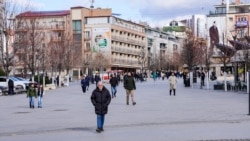 Në Prishtinë pro ndalimit të dinarit, kundër rrezikimit të raporteve me SHBA-në