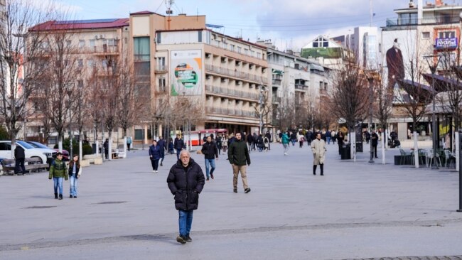 Në Prishtinë pro ndalimit të dinarit, kundër rrezikimit të raporteve me SHBA-në