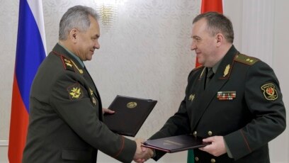 Военните министри на Русия и Беларус Сергей Шойгу и Виктор