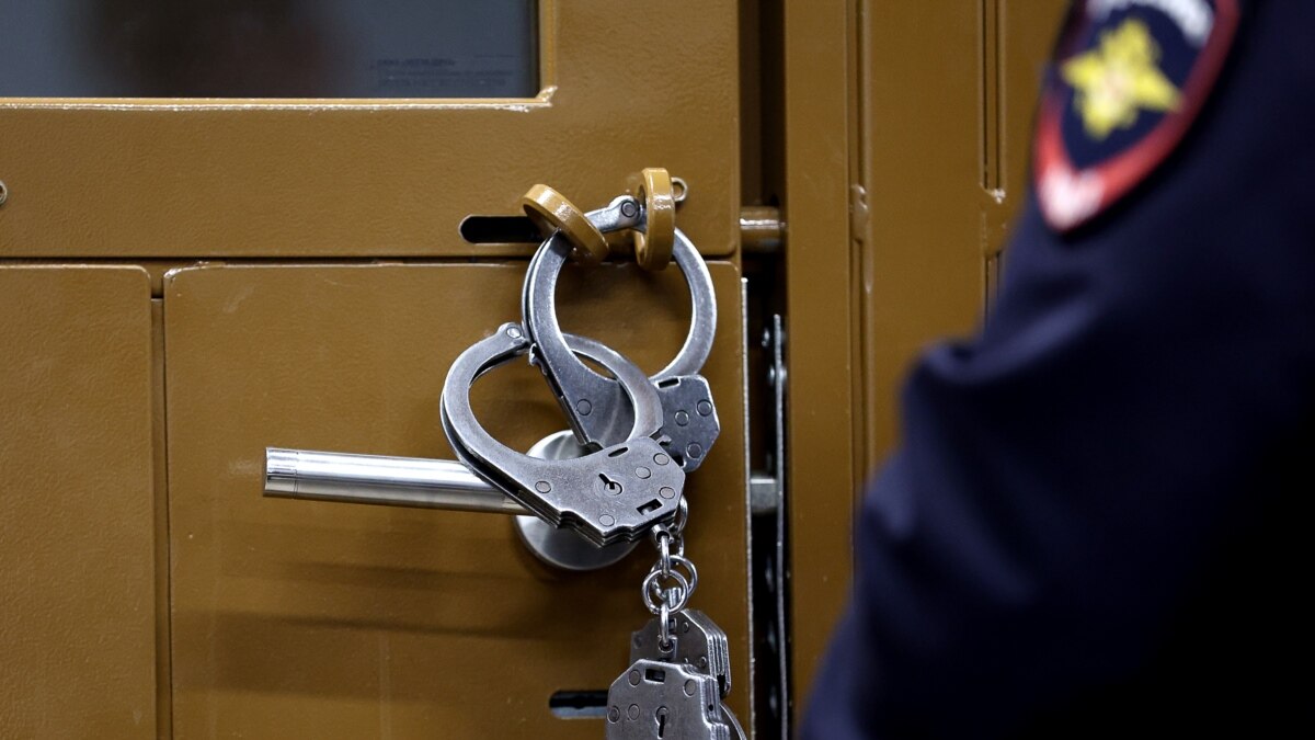 The taxi driver was sentenced to 13 years in prison for treason and smuggling The taxi driver was sentenced to 13 years in prison for treason and smuggling