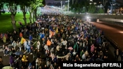 Mii de georgieni au protestat pe 11 mai în Tbilisi împotriva așa-numitului proiect de lege împotriva „agenților străini”,
