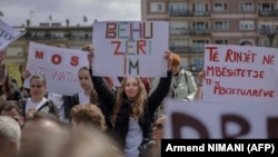 Marshi protestues "Be My Voice" (Bëhu zëri im) në mbështetje të të mbijetuarve të përdhunimeve gjatë luftës në Kosovë, i mbajtur në Prishtinë më 14 prill 2023, në shënimin e Ditës së të mbijetuarve të dhunës seksuale gjatë luftës në Kosovë.