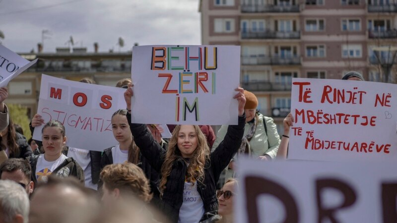 Marsh në Prishtinë në Ditën e të mbijetuarve të dhunës seksuale gjatë luftës