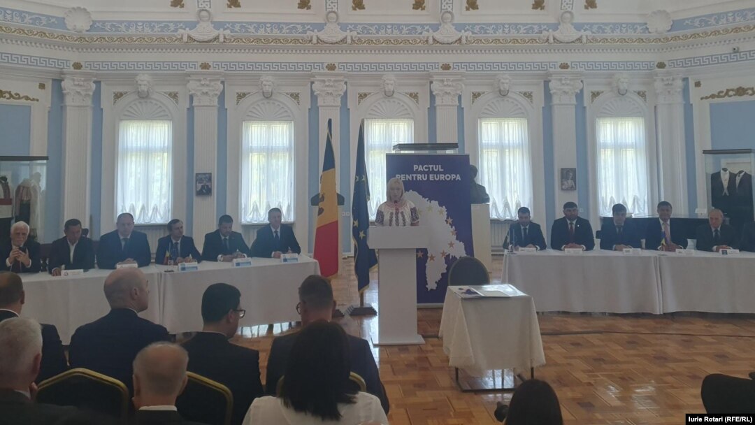 Fotografie realizată la ceremonia semnării „Pactului pentru Europa”, la Muzeul Național de Istorie din Chișinău, 26 martie 2024 