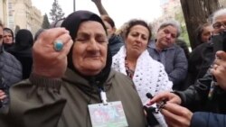 Hərbçi ailələri dəfn pulu tələb edir