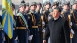 Xi Jinping a fost așteptat la Moscova cu gardă de onoare și covor roșu. Vizita de stat are loc la câteva zile de când Curtea Penală Internațională a cerut arestarea președintelui Rusiei, Vladimir Putin, pentru crime de război comise în Ucraina.