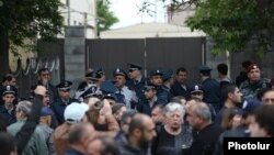 Armenia - People demonstrate outside a court in Yerevan during a hearing on Gayane Hakobian's pre-trial arrest, 20 May, 2023.