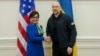У ході першого візиту до України на своїй посаді Пенні Пріцкер (ліворуч) провела зустрічі, зокрема, з представниками української влади