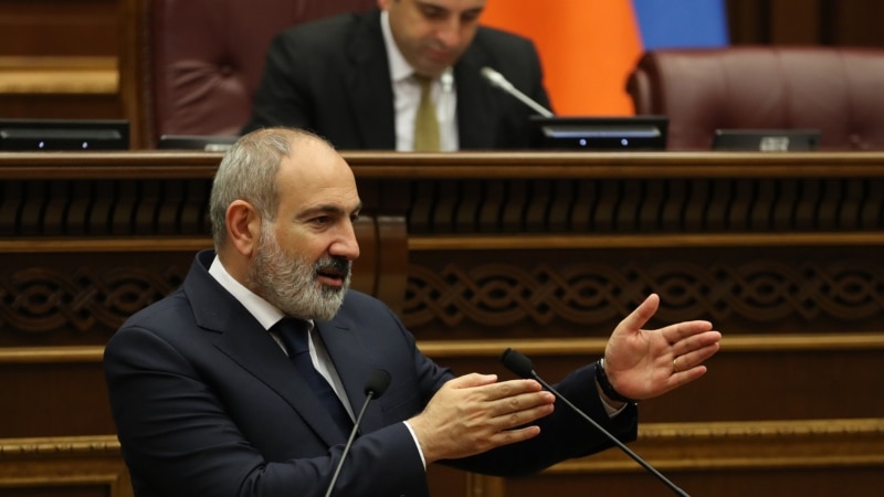 Азербайжандын талабынан улам Армения Конституциясын өзгөртүүдө