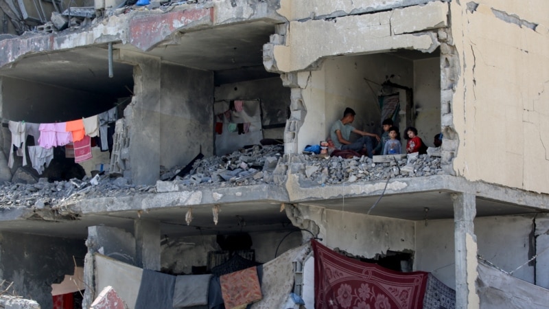 Израел го бомбардира Појасот Газа и покрај наредбата да сопре од меѓународниот суд