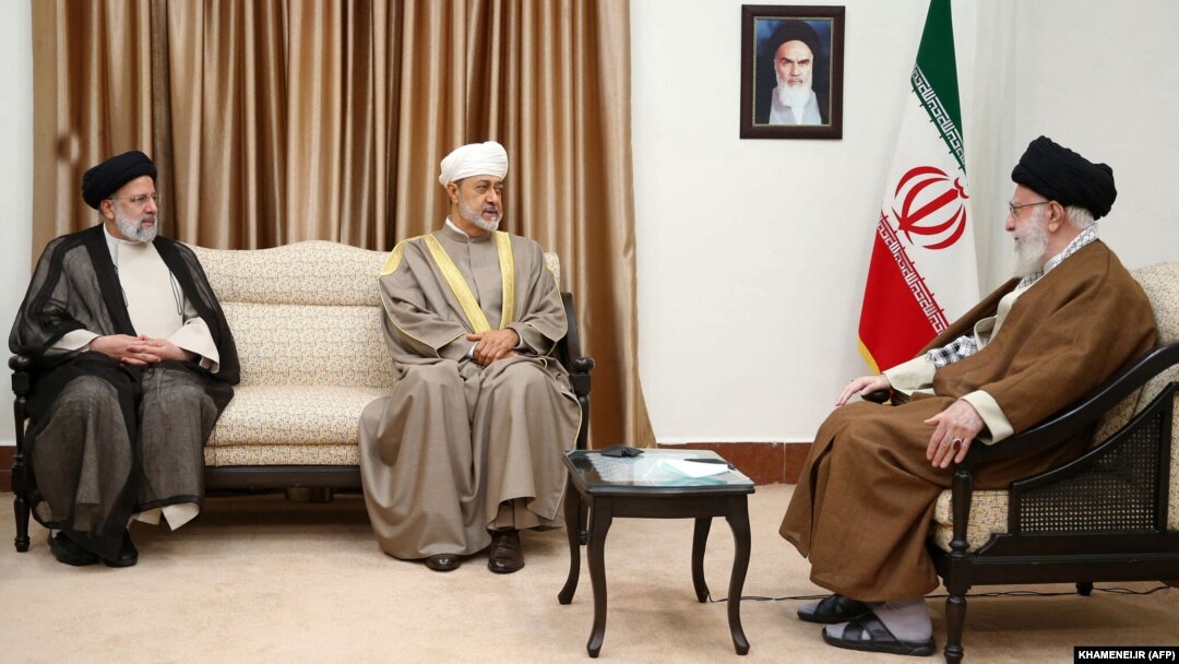 رهبر جمهوری اسلامی در دیدار با سلطان عمان موافقت خود را با برقراری رابطه با مصر اعلام کرد